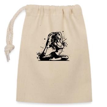 Yoga student in deep concentration exercise - Closable cotton gift bag (14x20cm) - nature - Front