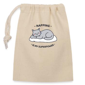 Entspannte graue Katze, die auf einem Kissen schläft - Verschließbarer Geschenkbeutel aus Baumwolle (14x20cm) - Natur - Vorne