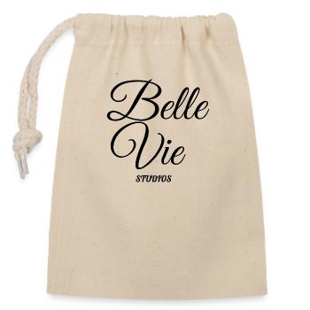 Belle Vie STUDIOS - Verschließbarer Geschenkbeutel aus Baumwolle (14x20cm) - Natur - Vorne