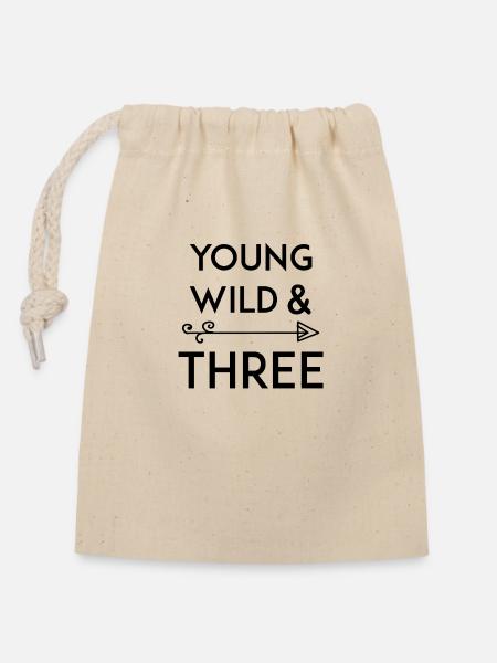 Young, Wild & Three - Verschließbarer Geschenkbeutel aus Baumwolle (14x20cm) - Natur