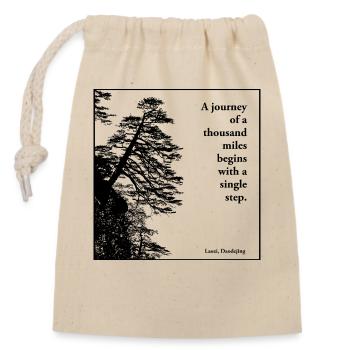 un voyage de mille miles - Laozi - Sac cadeau en coton avec cordon (14 x 20 cm) - nature - Devant