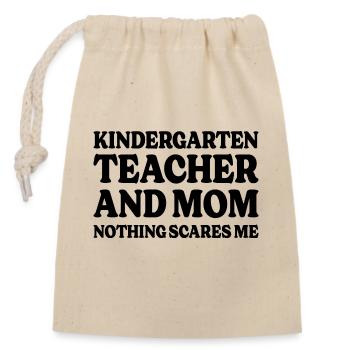 Humor teacher in kindergarten and mom - Closable cotton gift bag (14x20cm) - nature - Front