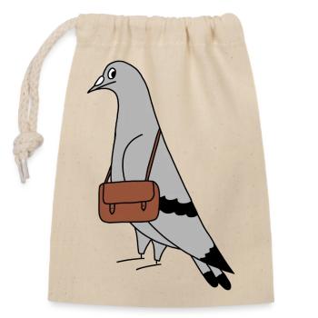 Pigeon with Bag – Urban Minimal Illustration - Verschließbarer Geschenkbeutel aus Baumwolle (14x20cm) - Natur - Vorne