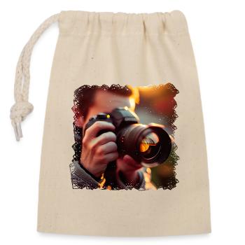 Photographer enjoys photography - Closable cotton gift bag (14x20cm) - nature - Front