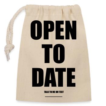 Ouvert aux rendez-vous – Wear Words - Sac cadeau en coton avec cordon (14 x 20 cm) - nature - Devant
