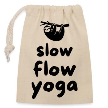 Slow Flow Yoga - süßes Design mit Faultier - Verschließbarer Geschenkbeutel aus Baumwolle (14x20cm) - Natur - Vorne