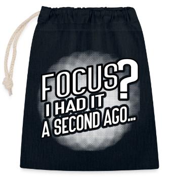 Focus? Gone in 3...2...Oops. - Verschließbarer Geschenkbeutel aus Baumwolle (25x30cm) - Navy - Vorne