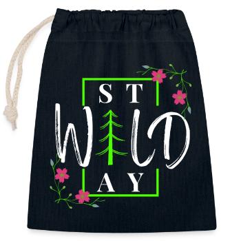Stay Wild - Rustikaler Winterwald - Verschließbarer Geschenkbeutel aus Baumwolle (25x30cm) - Navy - Vorne