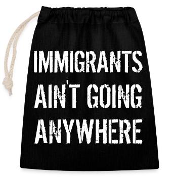 IMMIGRANTS AIN'T GOING ANYWHERE Immigranten Rechte - Verschließbarer Geschenkbeutel aus Baumwolle (25x30cm) - Schwarz - Vorne