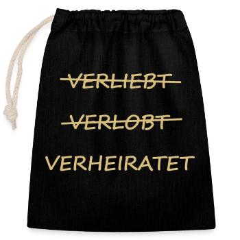 Verliebt verlobt verheiratet - Verschließbarer Geschenkbeutel aus Baumwolle (25x30cm) - Schwarz - Vorne