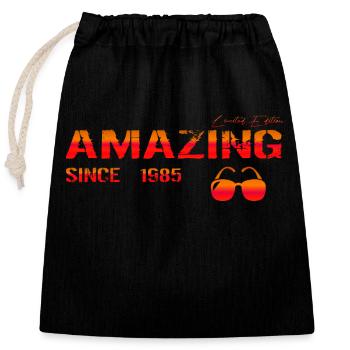 Amazing since 1985 - Verschließbarer Geschenkbeutel aus Baumwolle (25x30cm) - Schwarz - Vorne