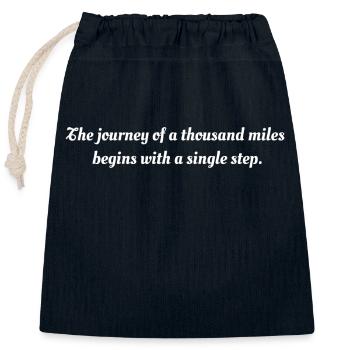 The journey of a thousand miles begins with a sing - Verschließbarer Geschenkbeutel aus Baumwolle (25x30cm) - Navy - Vorne