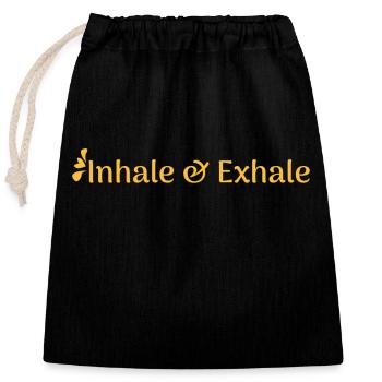 inhale & exhale - Verschließbarer Geschenkbeutel aus Baumwolle (25x30cm) - Schwarz - Vorne