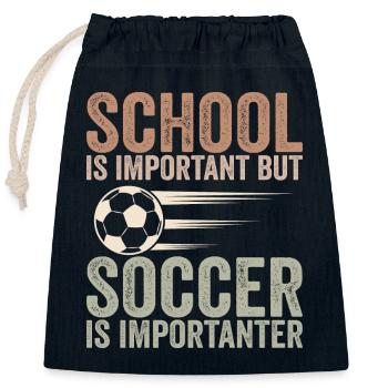 Schule ist wichtig, aber Fußball ist noch wichtiger - Verschließbarer Geschenkbeutel aus Baumwolle (25x30cm) - Navy - Vorne