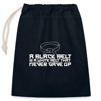 Une ceinture noire est une ceinture blanche qui n’a jamais abandonné - Sac cadeau en coton avec cordon (25 x 30 cm) - bleu marine - Devant