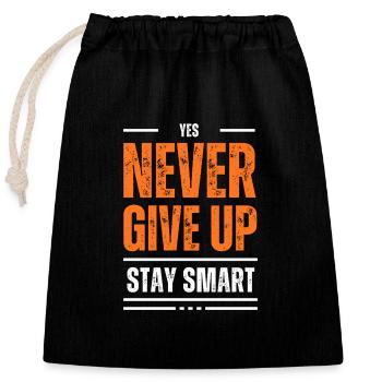 Never Give Up Stay Smart Motto - Closable cotton gift bag (25x30cm) - black - Front