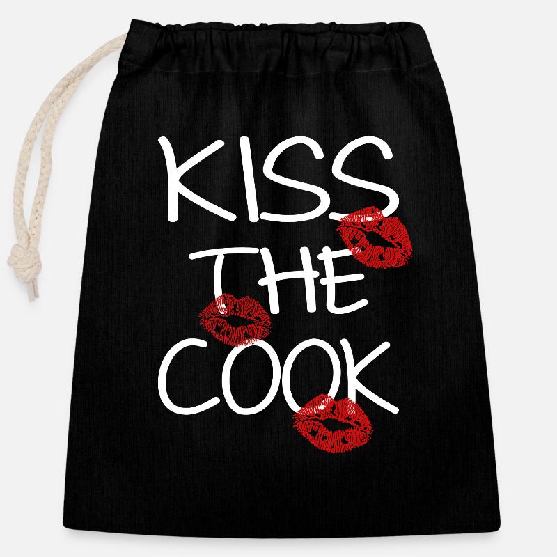 KISS THE COOK - Verschließbarer Geschenkbeutel aus Baumwolle (25x30cm) - Schwarz