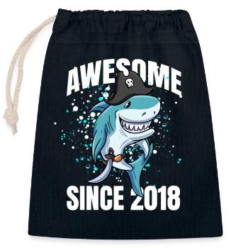 Awesome Since 2018 - 5th Shark Birthday - Closable cotton gift bag (25x30cm) - navy - Front