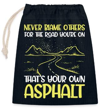Ne blâmez jamais les autres pour la route sur laquelle vous êtes - Sac cadeau en coton avec cordon (25 x 30 cm) - bleu marine - Devant