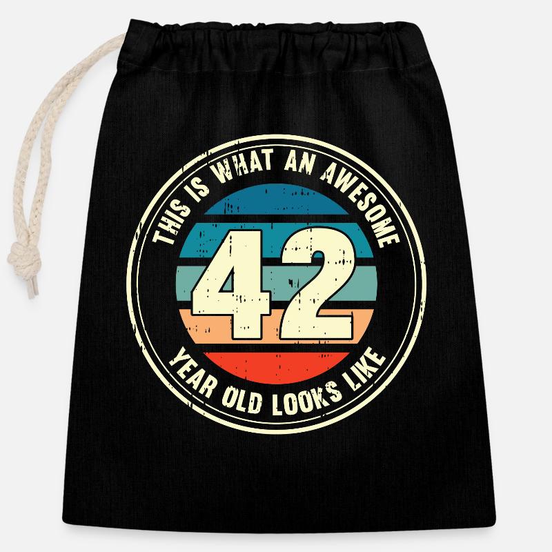 42e anniversaire pour que vous voyiez avec 42 cadeaux rétro - Sac cadeau en coton avec cordon (25 x 30 cm) - noir