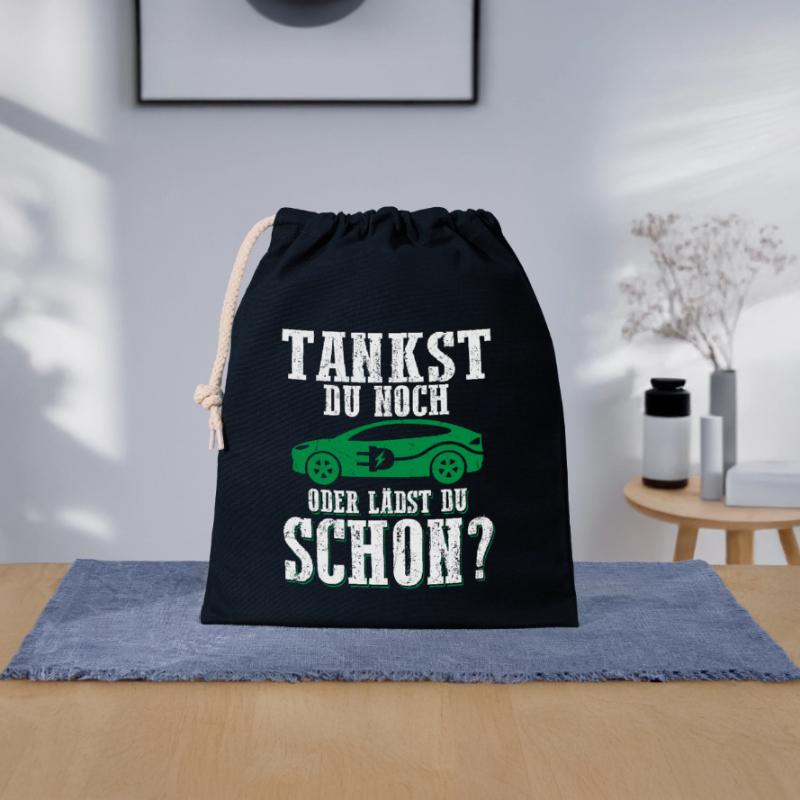 Tankst Du Noch Oder Lädst Du Schon? Verschließbarer Geschenkbeutel aus Baumwolle (25x30cm)