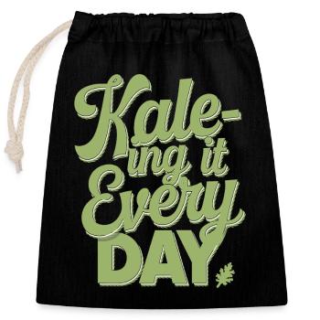 Vegan Vegetarian: Kale-ing It Every Day - Closable cotton gift bag (25x30cm) - black - Front