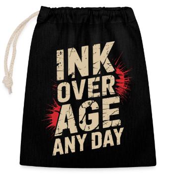 Des personnes âgées tatouées vieillissant fièrement, - Sac cadeau en coton avec cordon (25 x 30 cm) - noir - Devant