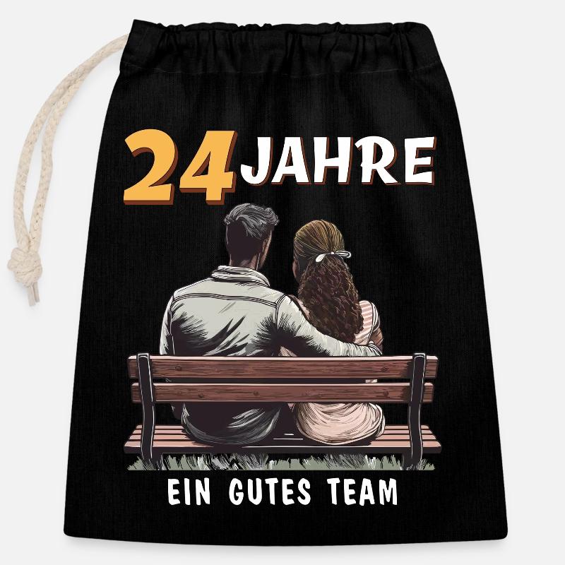 24 JAHRE EIN GUTES TEAM MANN FRAU - Verschließbarer Geschenkbeutel aus Baumwolle (25x30cm) - Schwarz