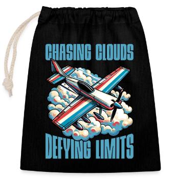 Aerobatic Pilot Chasing Clouds Defying Model Pilot - Verschließbarer Geschenkbeutel aus Baumwolle (25x30cm) - Schwarz - Vorne