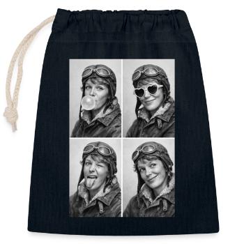 Amelia Earhart Collage - Sac cadeau en coton avec cordon (25 x 30 cm) - bleu marine - Devant