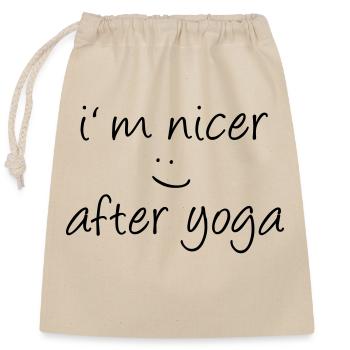 Yoga Shirt / I´m nicer after yoga - Verschließbarer Geschenkbeutel aus Baumwolle (25x30cm) - Natur - Vorne