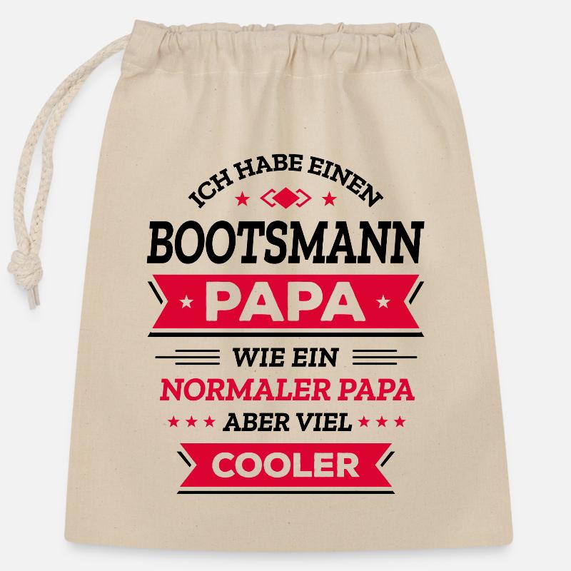 BOOTSMANN PAPA - COOLER ALS NORMAL, MARITIME HELD - Verschließbarer Geschenkbeutel aus Baumwolle (25x30cm) - Natur