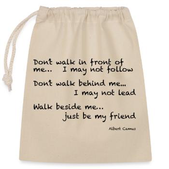 Albert Camus: Don't walk in front of me... I may - Closable cotton gift bag (25x30cm) - nature - Front