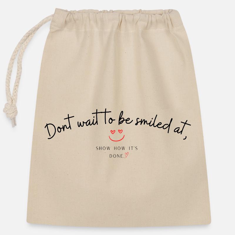 Dont wait to be smiled at - Closable cotton gift bag (25x30cm) - nature