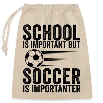 Schule ist wichtig, aber Fußball ist noch wichtiger - Verschließbarer Geschenkbeutel aus Baumwolle (25x30cm) - Natur - Vorne
