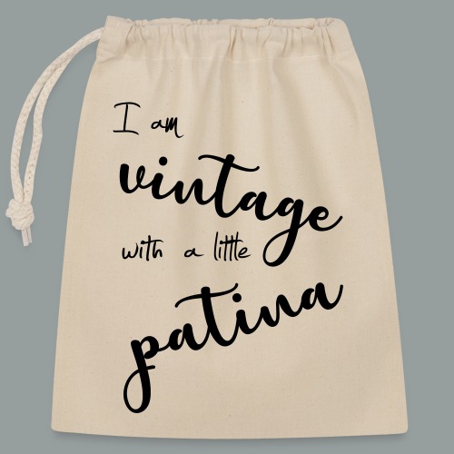 I am vintage with a little patina - Verschließbarer Geschenkbeutel aus Baumwolle (25x30cm)