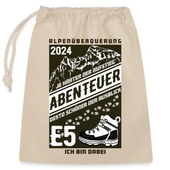 Abenteuer E5 Alpenüberquerung 2024 - Verschließbarer Geschenkbeutel aus Baumwolle (25x30cm) - Natur - Vorne