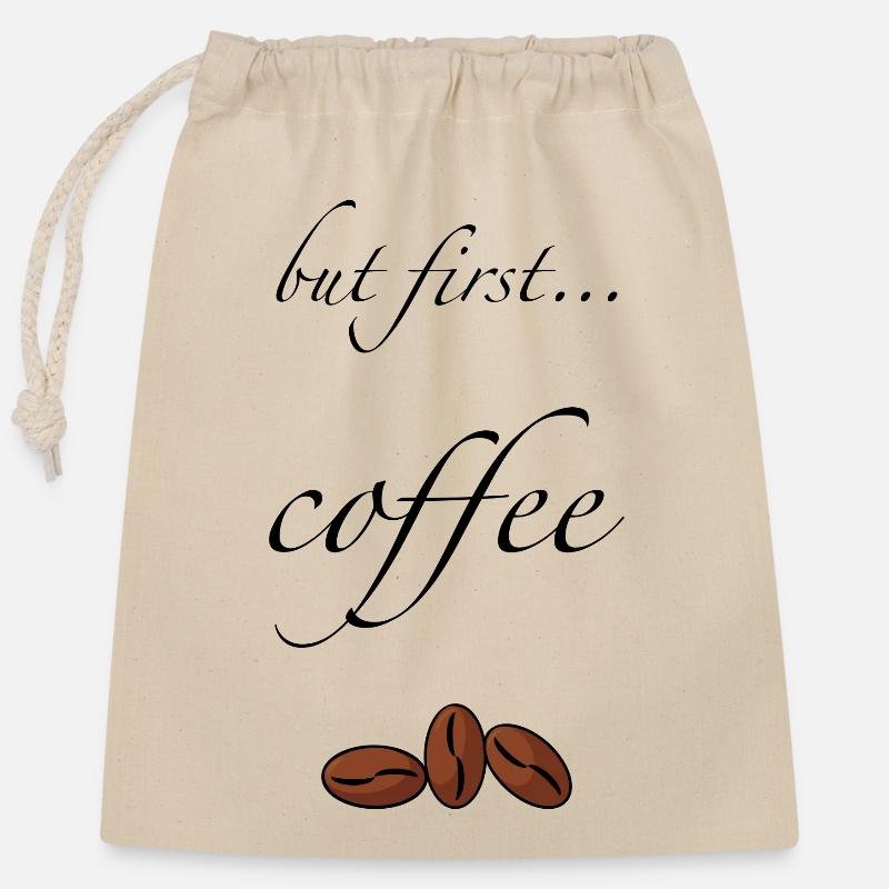 But first coffee - Verschließbarer Geschenkbeutel aus Baumwolle (25x30cm) - Natur