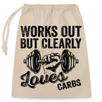 Works Out But Clearly Loves Carbs Funny Gym Outfit - Closable cotton gift bag (25x30cm) - nature - Front