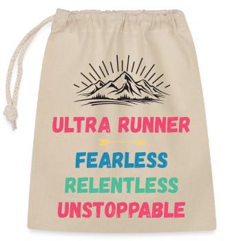 Ultra Runner - Furchtlos. Unerbittlich. Unaufhaltsam. - Verschließbarer Geschenkbeutel aus Baumwolle (25x30cm) - Natur - Vorne