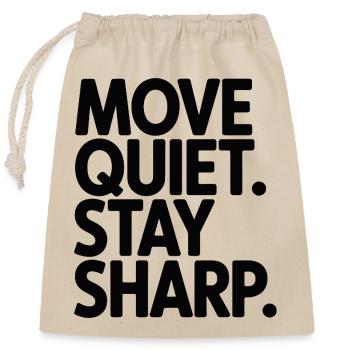 Move Quiet. Stay Sharp. - Verschließbarer Geschenkbeutel aus Baumwolle (25x30cm) - Natur - Vorne