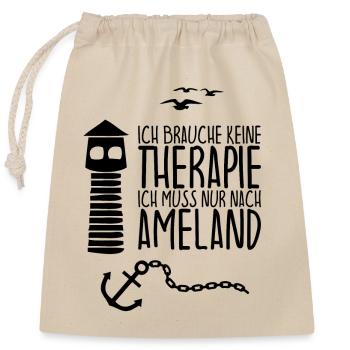 Ich brauche keine Therapie muss nur nach AMELAND - Verschließbarer Geschenkbeutel aus Baumwolle (25x30cm) - Natur - Vorne
