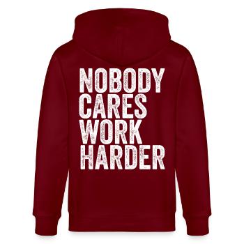 Nobody Cares Work Harder - Stanley/Stella Unisex Bio-Kapuzenjacke CULTIVATOR  - Burgunderrot - Hinten - Anna (173cm)