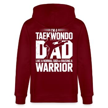 Taekwondo Dad - Raising a Warrior - Stanley/Stella Unisex Bio-Kapuzenjacke CULTIVATOR  - Burgunderrot - Hinten - Anna (173cm)