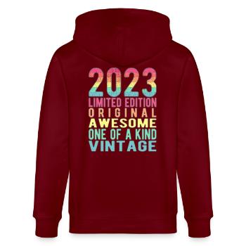Edition limitée depuis 2023 Anniversaire Millésime 2023 - Veste à capuche bio CULTIVATOR Stanley/Stella Unisexe - bordeaux - Dos - Anna (173cm)