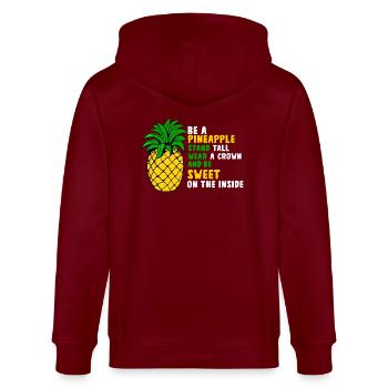 Ananas - Stanley/Stella Unisex Bio-Kapuzenjacke CULTIVATOR  - Burgunderrot - Hinten - Anna (173cm)