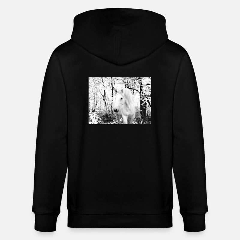 weißes Pferd im Winterwald - Stanley/Stella Unisex Bio-Kapuzenjacke CULTIVATOR - Schwarz