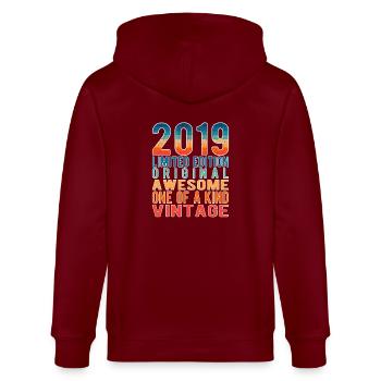 Edition limitée depuis 2019 Anniversaire Millésime 2019 - Veste à capuche bio CULTIVATOR Stanley/Stella Unisexe - bordeaux - Dos - Anna (173cm)