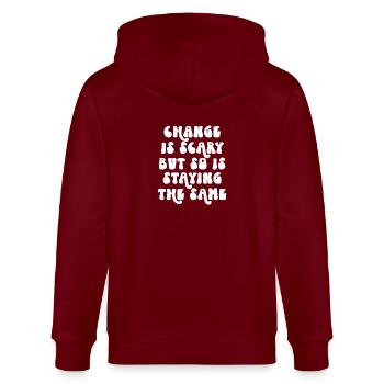 Veränderungen sind beängstigend - Stanley/Stella Unisex Bio-Kapuzenjacke CULTIVATOR  - Burgunderrot - Hinten - Anna (173cm)
