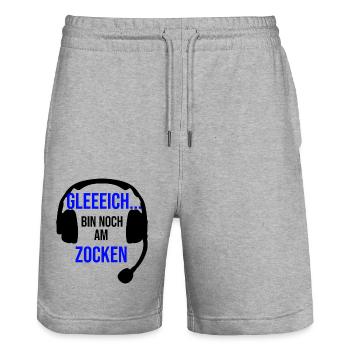 Gleich bin noch am Zocken - Stanley/Stella Unisex Bio Joggingshorts Trainer  - Grau meliert - Vorne - Nik (191cm) & Marisol (170cm)